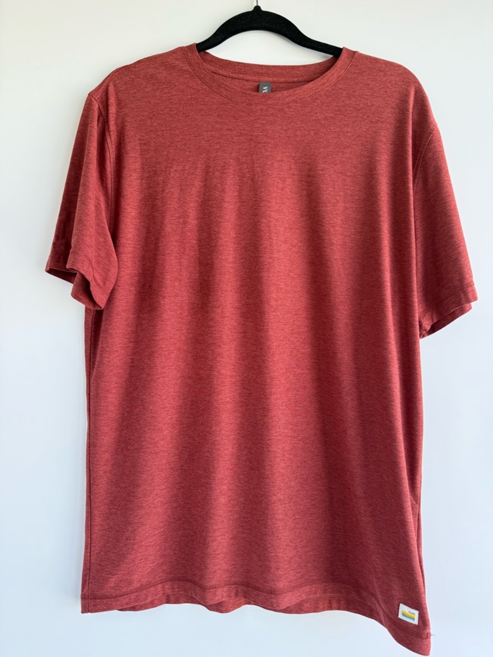 Vuori Men’s Strato Tech Tee Large Heathered Red Performance Short Sleeve Shirt